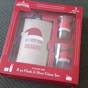 New in Box Santa Flask and Shot Glass Set 🎅 "He Sees You When You're Drinking"